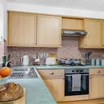 Station & Shops 3Min Walk I Heathrow 15 Mins I X2 Ensuites I Parking X2